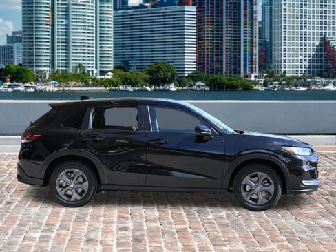 New 2026 Honda HR-V LX image 4