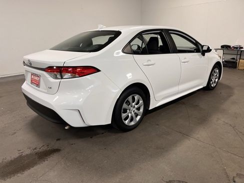 Used 2023 Toyota Corolla LE image 3