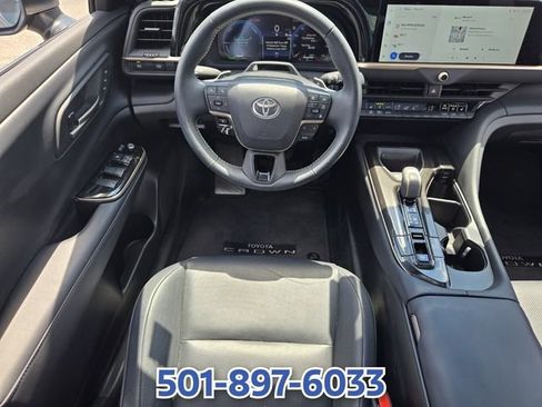 Used 2025 Toyota Crown Platinum AWD/4WD image 12