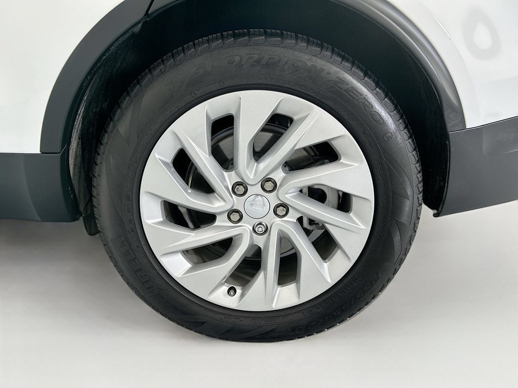 Certified 2025 Land Rover Discovery S AWD/4WD image 30