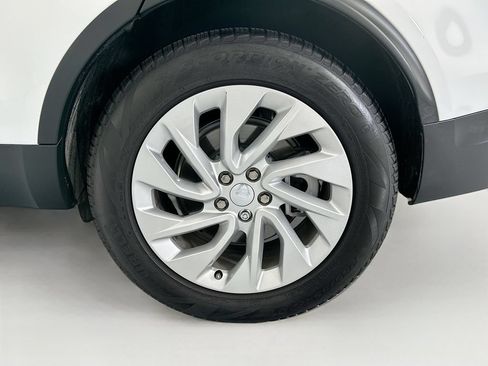 Certified 2025 Land Rover Discovery S AWD/4WD image 30