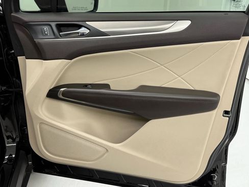 Used 2019 Lincoln MKC Premiere image 22