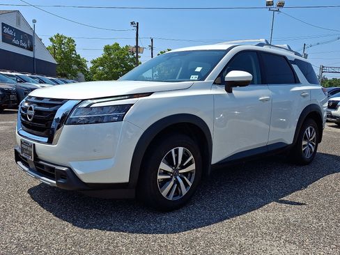 Certified 2024 Nissan Pathfinder SL AWD/4WD image 3