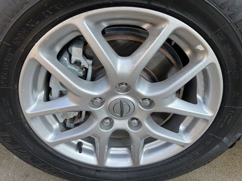 Certified 2024 Chrysler Pacifica Touring-L image 9