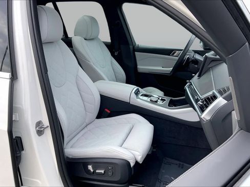 Used 2025 BMW X5 sDrive40i w/ Premium Package RWD image 9