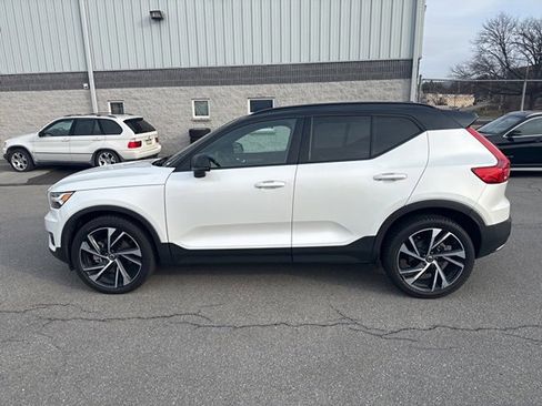 Used 2020 Volvo XC40 T5 R-Design image 7
