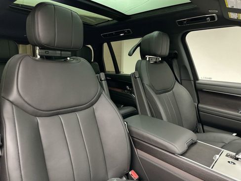 New 2026 Land Rover Range Rover Long Wheelbase SE image 18