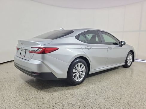 Used 2025 Toyota Camry LE FWD image 5