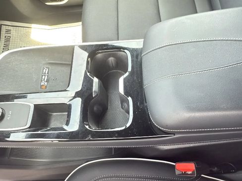 Used 2025 Buick Enclave Preferred FWD image 28