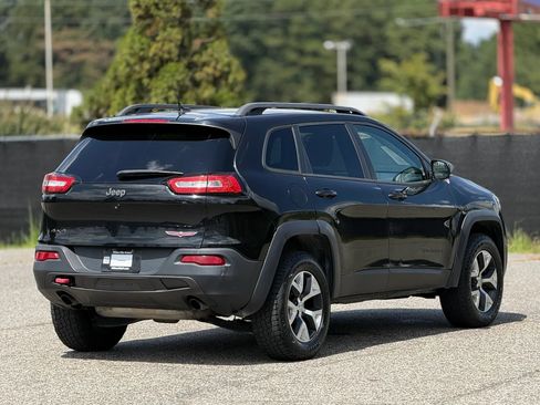 Used 2015 Jeep Cherokee Trailhawk AWD/4WD image 9