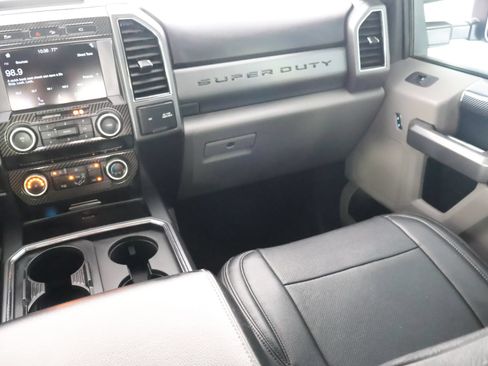 Used 2019 Ford F250 XLT w/ XLT Premium Package AWD/4WD image 27