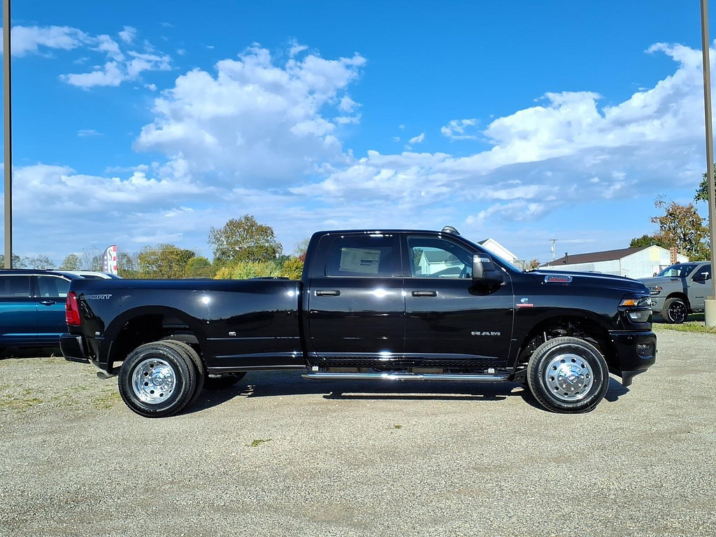 New 2027 RAM 3500 Big Horn AWD/4WD image 8