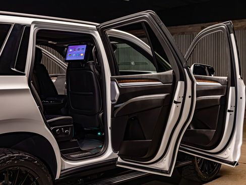 Used 2025 Cadillac Escalade Sport Platinum image 31