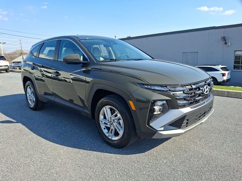 Certified 2025 Hyundai Tucson SE image 3