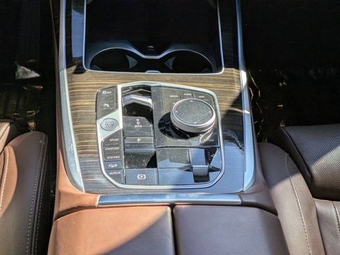 Used 2025 BMW X7 xDrive40i image 17