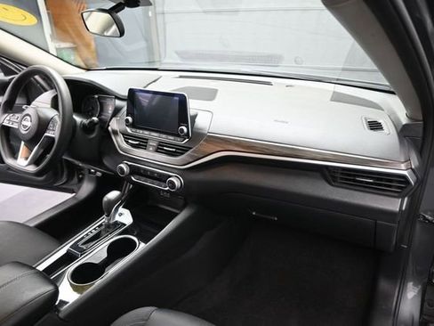 Used 2024 Nissan Altima 2.5 SV FWD image 27