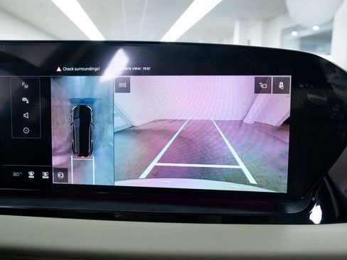 Used 2025 Audi Q6 e-tron Premium Plus image 12