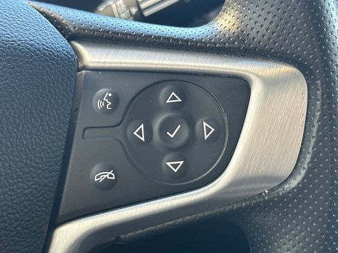 Used 2024 GMC Terrain SLE image 32