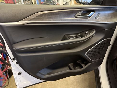 Used 2021 Jeep Grand Cherokee L Limited image 17