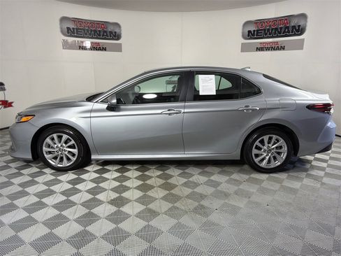 Used 2023 Toyota Camry LE image 6