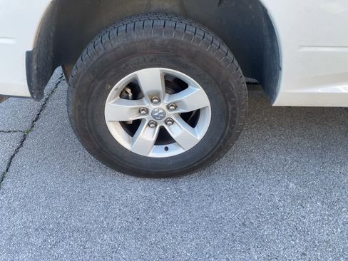 Used 2024 RAM 1500 Classic SLT image 5