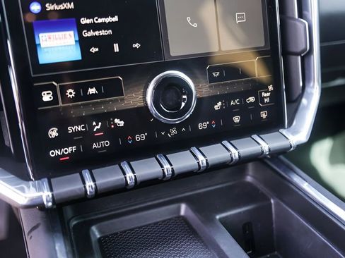 Used 2024 GMC Acadia Elevation w/ Luxury Package image 18