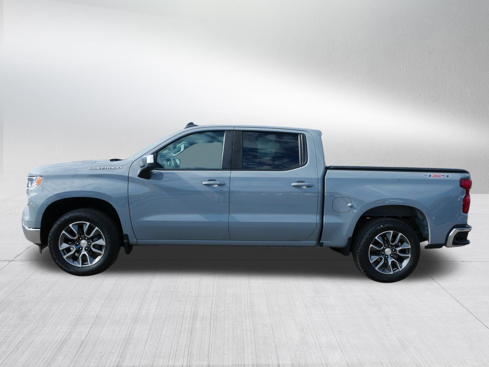 Used 2024 Chevrolet Silverado 1500 LT AWD/4WD image 4