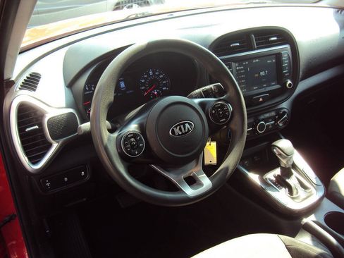 Used 2020 Kia Soul LX FWD image 7