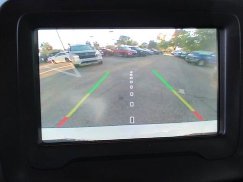 Used 2019 Jeep Renegade Latitude FWD image 20