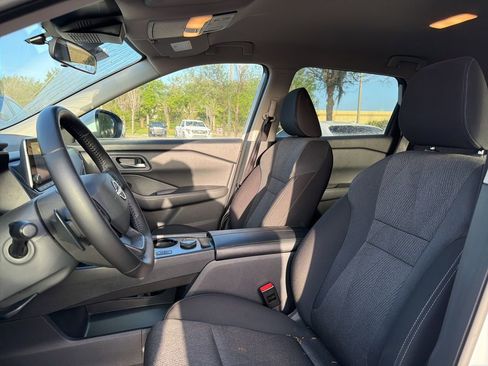 Used 2025 Nissan Rogue SV image 9