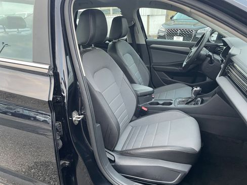 Used 2025 Volkswagen Jetta SE image 36