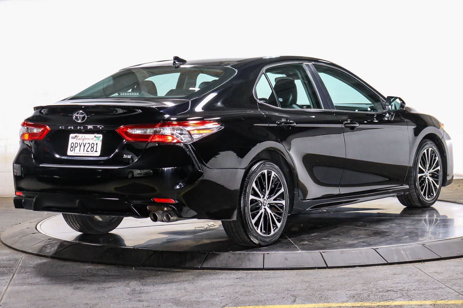 Used 2020 Toyota Camry SE w/ Carpet Mat Package FWD image 4