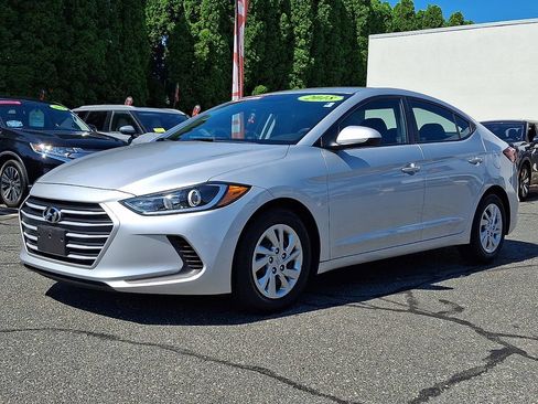 Used 2018 Hyundai Elantra SE FWD image 3