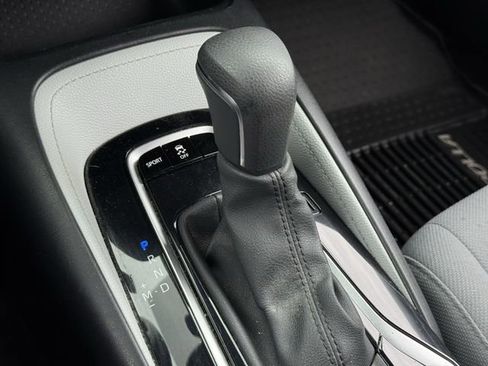 Used 2020 Toyota Corolla SE FWD image 19