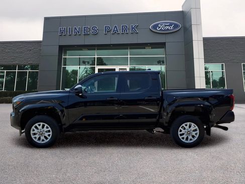 Used 2024 Toyota Tacoma SR AWD/4WD image 4