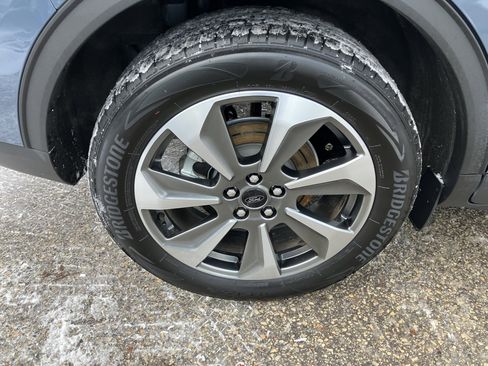 Used 2025 Ford Escape Platinum image 19