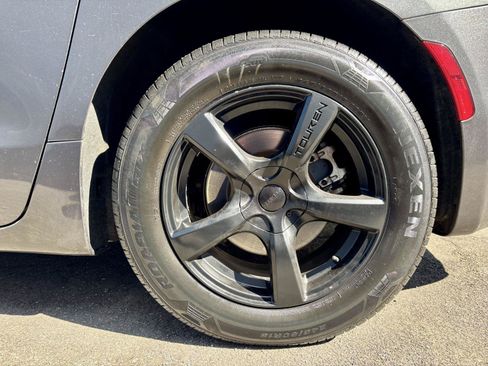 Used 2020 Chrysler Pacifica Limited FWD image 23