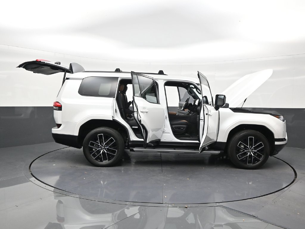 Used 2024 Lexus GX 550 w/ Cold Area Package AWD/4WD image 29