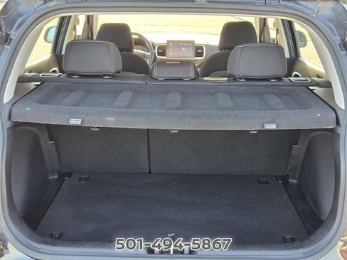Used 2025 Hyundai Venue SEL FWD image 13