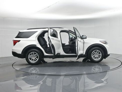 New 2026 Ford Explorer Active RWD image 4