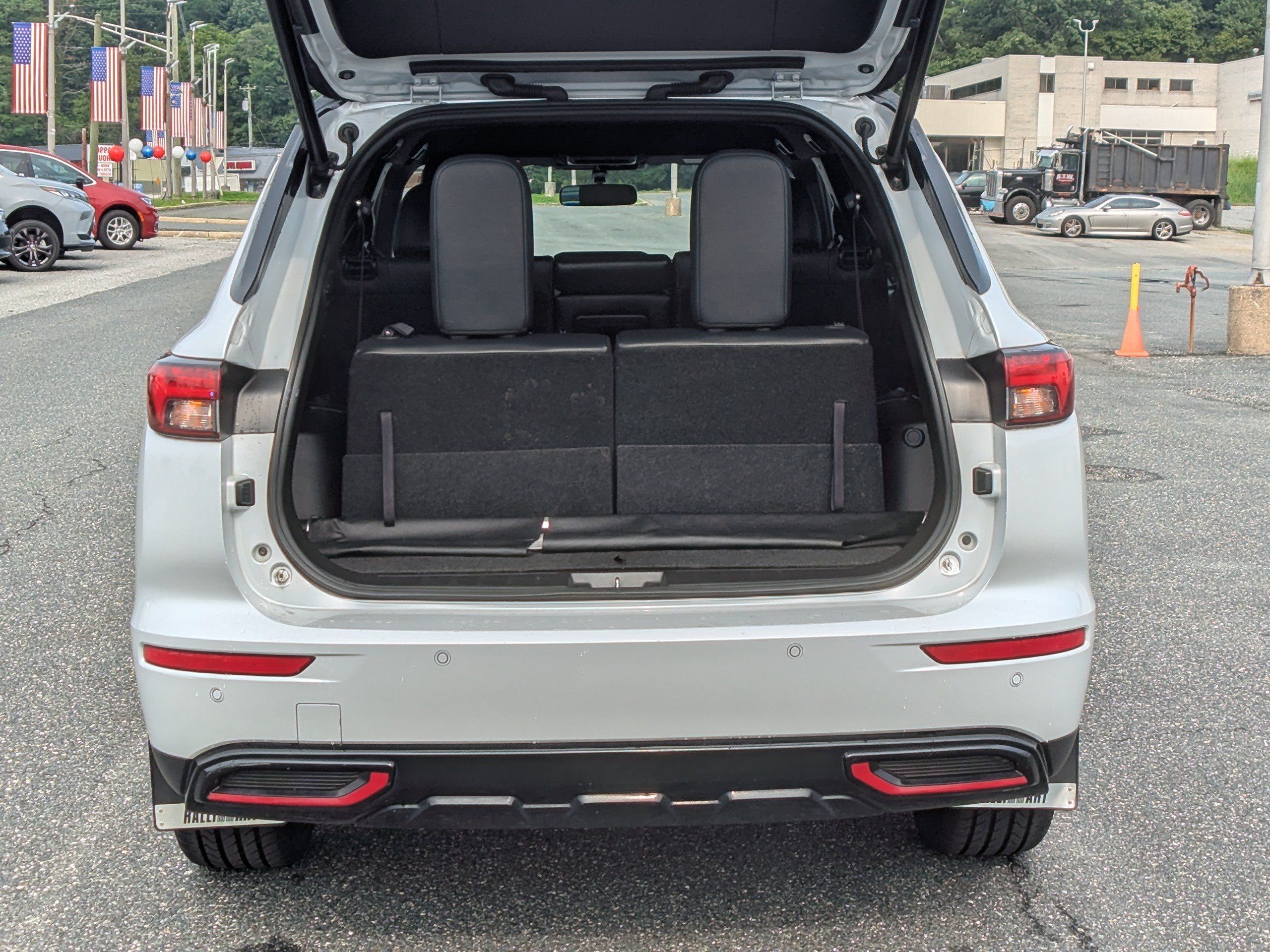 Used 2023 Mitsubishi Outlander SE AWD/4WD image 8
