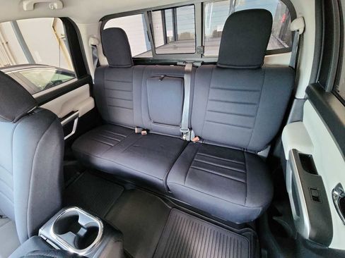 Used 2021 Nissan Titan SV w/ SV Convenience Package image 23