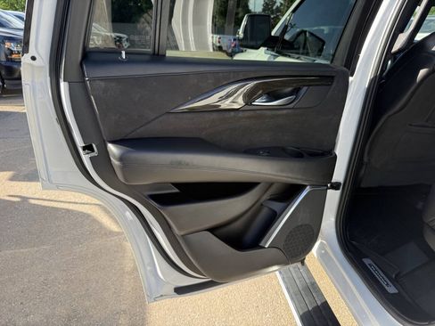 Used 2017 Cadillac Escalade Platinum AWD/4WD image 16