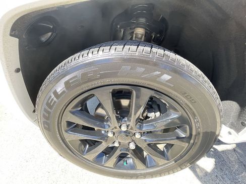 Used 2020 Jeep Grand Cherokee Altitude AWD/4WD image 23