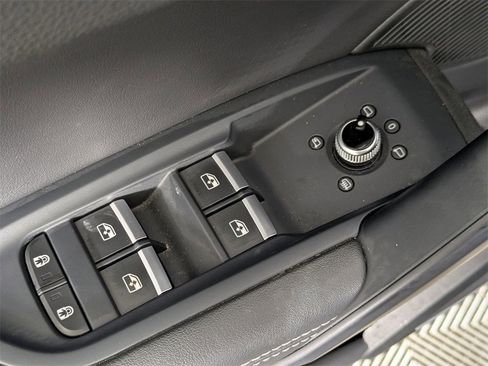 Used 2021 Audi Q5 e Premium Plus image 13