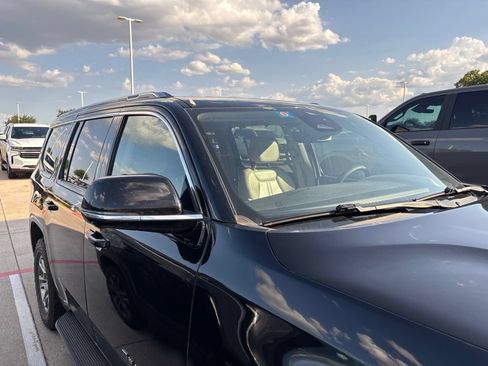 Used 2022 Jeep Wagoneer Series I w/ Convenience Group I AWD/4WD image 15