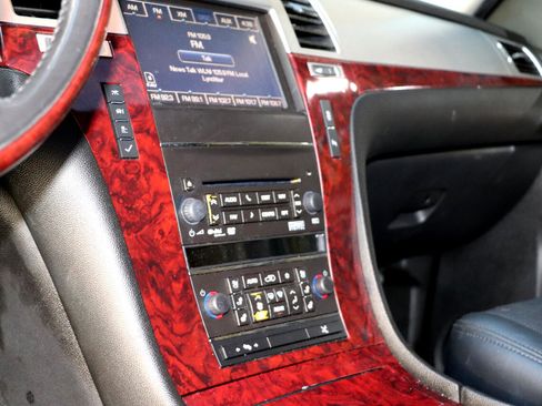 Used 2014 Cadillac Escalade ESV Premium image 11
