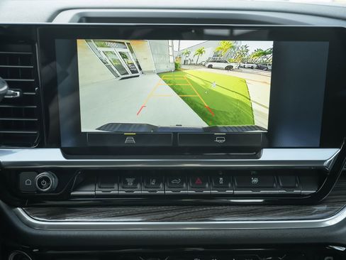 Used 2025 Chevrolet Silverado 2500 LT w/ Convenience Package image 13