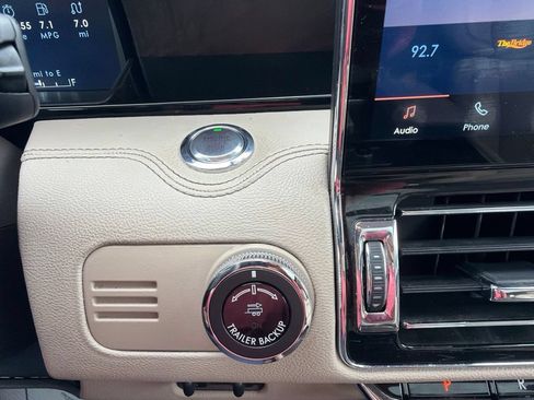 Used 2022 Lincoln Navigator Reserve AWD/4WD image 32