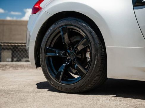 Used 2009 Nissan 370Z Touring w/ Sport Pkg image 39